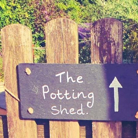 The Potting Shed Near Tenby, 100" Projector, Four Poster Bed, On-Site Hot Tub Access Via Spa Pack, Breakfast Dış mekan fotoğraf