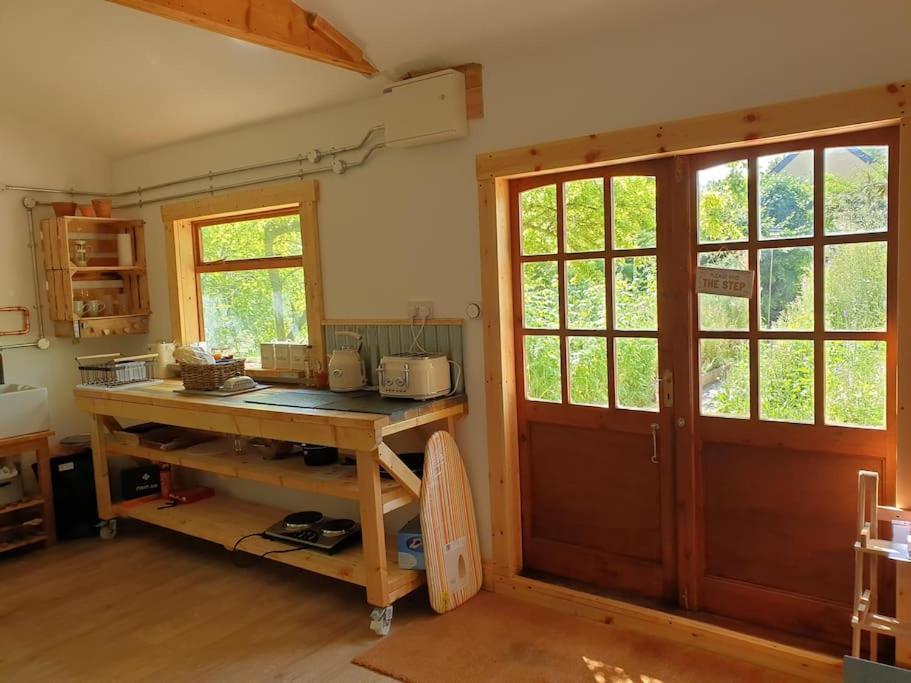 The Potting Shed Near Tenby, 100" Projector, Four Poster Bed, On-Site Hot Tub Access Via Spa Pack, Breakfast Dış mekan fotoğraf